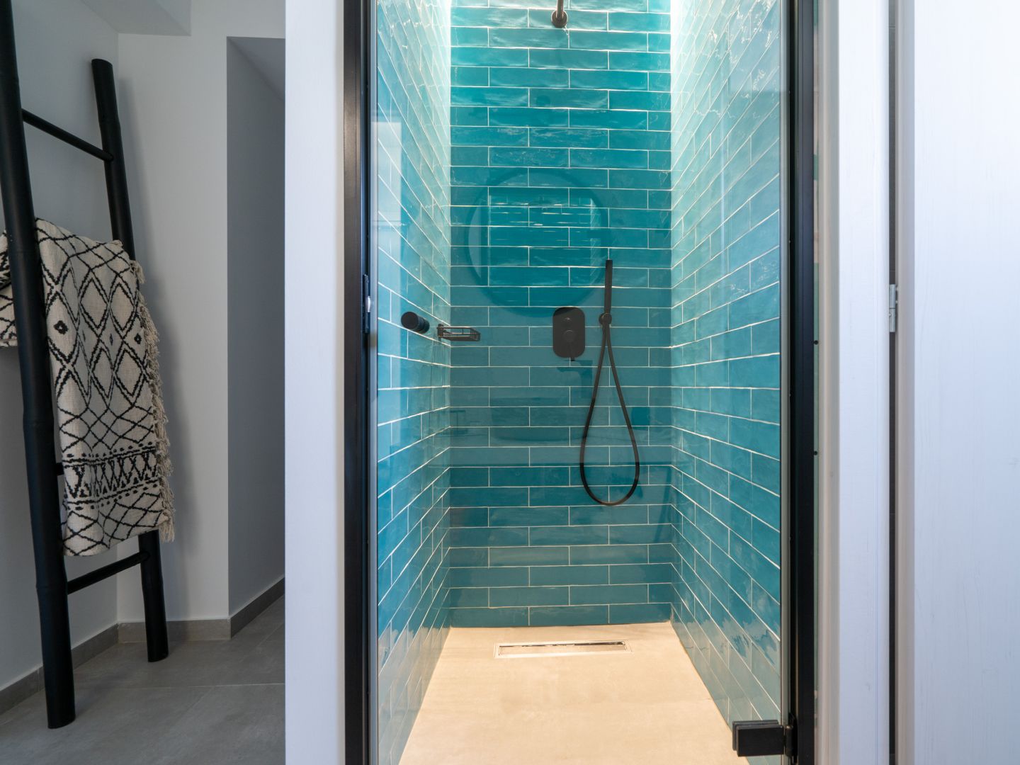 Pignolia Suites Grand Suite Outdoor Jacuzzi 003