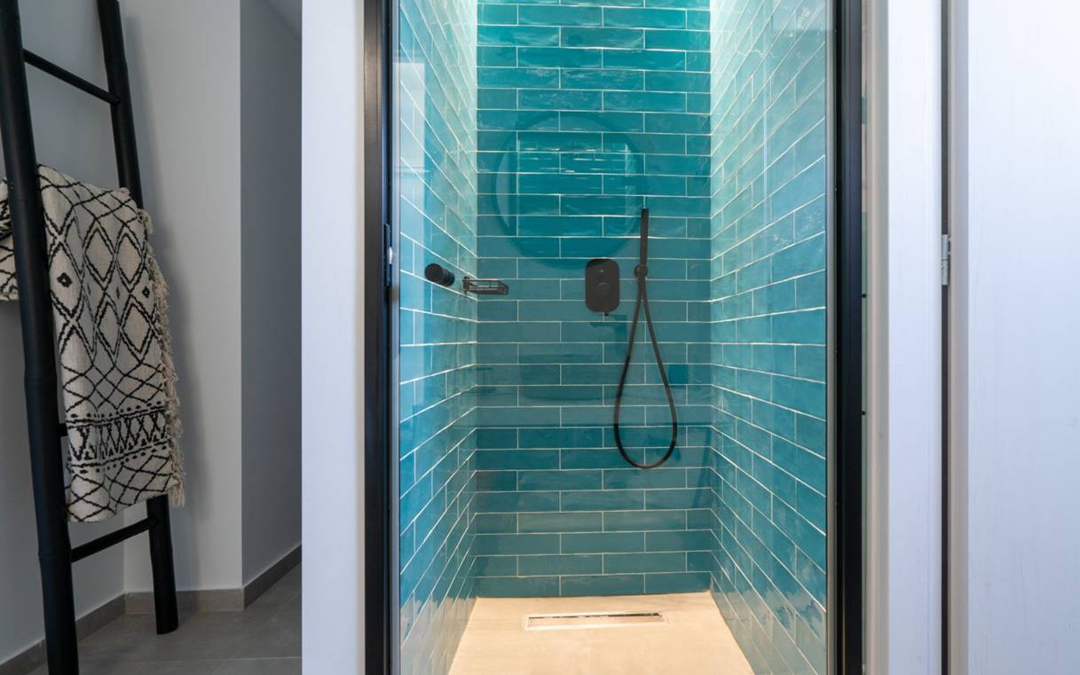 Grand Σουίτα με Εξωτερικό Jacuzzi και θέα στη Θάλασσα (Οlea)