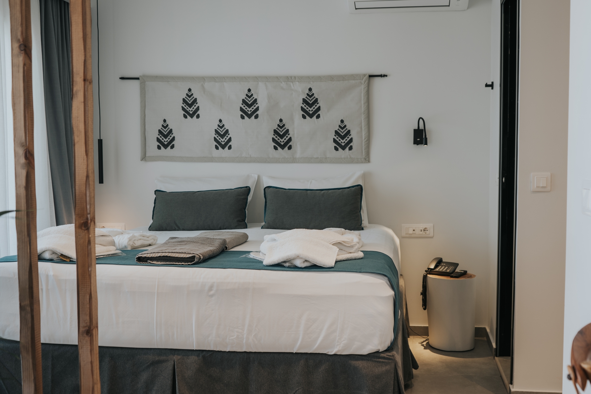 Deluxe Suite with Outdoor Jacuzzi & sea view (Lilium – Itea - Anemone)