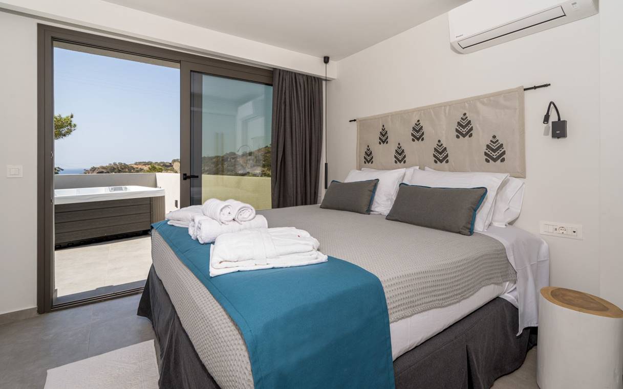 Grand Σουίτα με Εξωτερικό Jacuzzi και θέα στη Θάλασσα (Οlea)