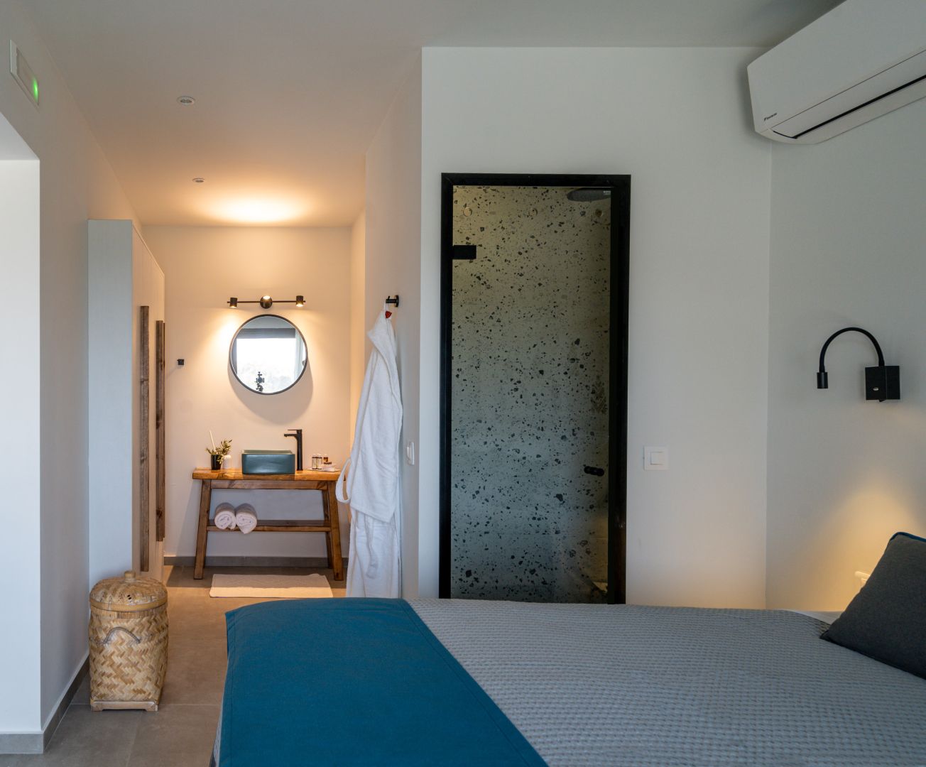 Pignolia Suites Deluxe Suite Outdoor Jacuzzi & Sea View 015