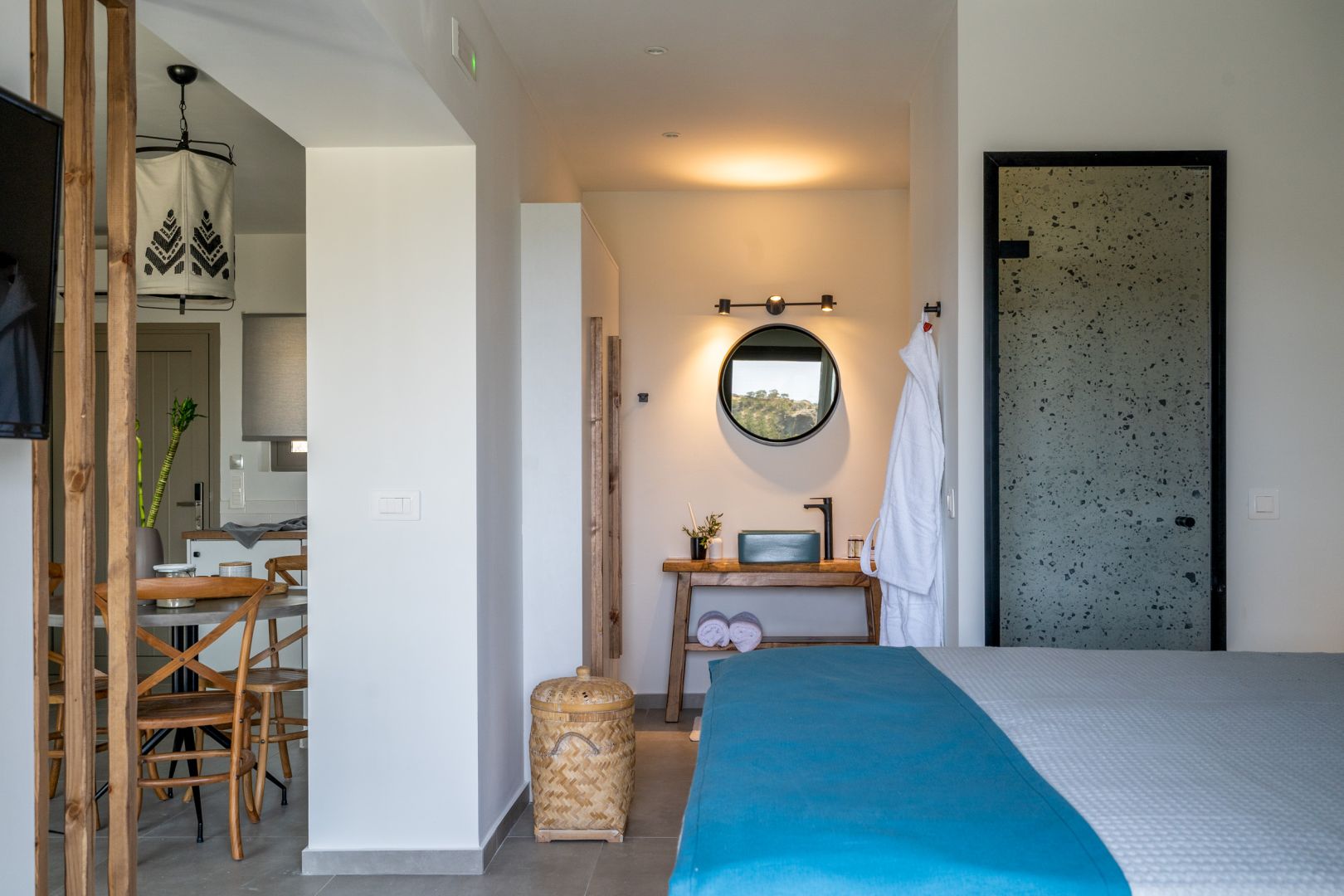 Pignolia Suites Deluxe Suite Outdoor Jacuzzi & Sea View 016